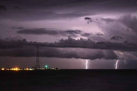 Fulmini sullo Stretto di Messina- foto dal web